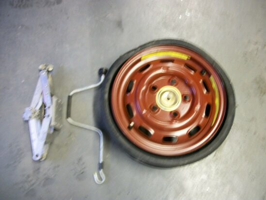 PORSCHE-944-ORIGINAL-SPARE-WHEEL-WITH-JACK-AND-HOLDER-283970084273-5